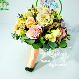 Букет невесты из роз и кустовых роз «Романс»