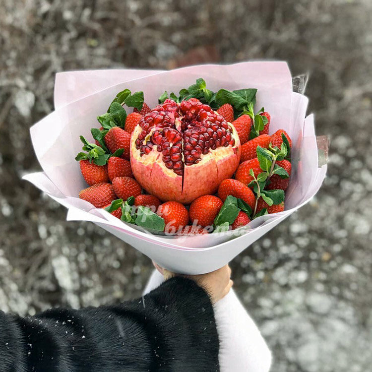 Букет из клубники и граната (доп. фото)
