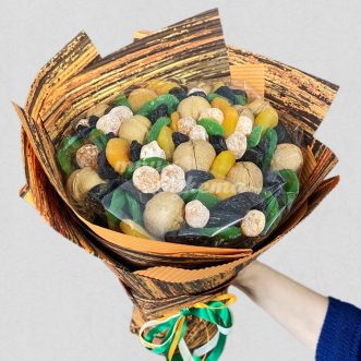 Букет из кураги, цукатов и орехов